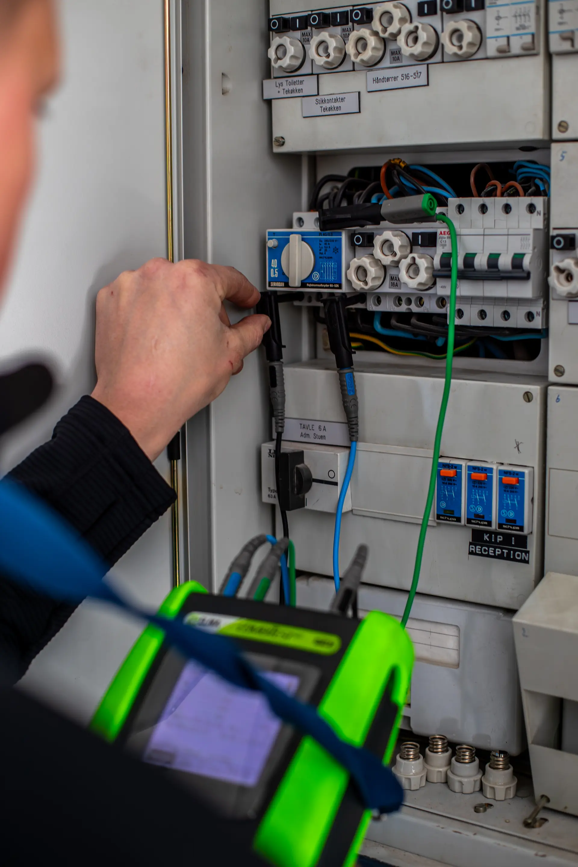 Elmåler-test ved eltavle-installation, autoriseret elektriker